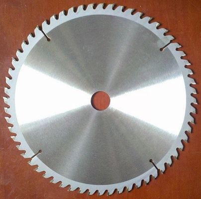 La circulaire de CTT scie la lame pour la coupe en bois