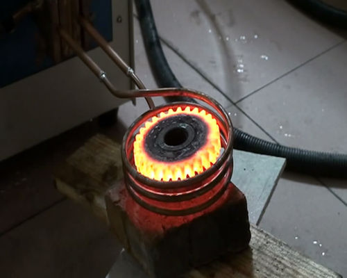 efisiensi tinggi 100KW induksi Penghangat Ruangan peralatan mesin untuk Gear Quenching, 360V-520V